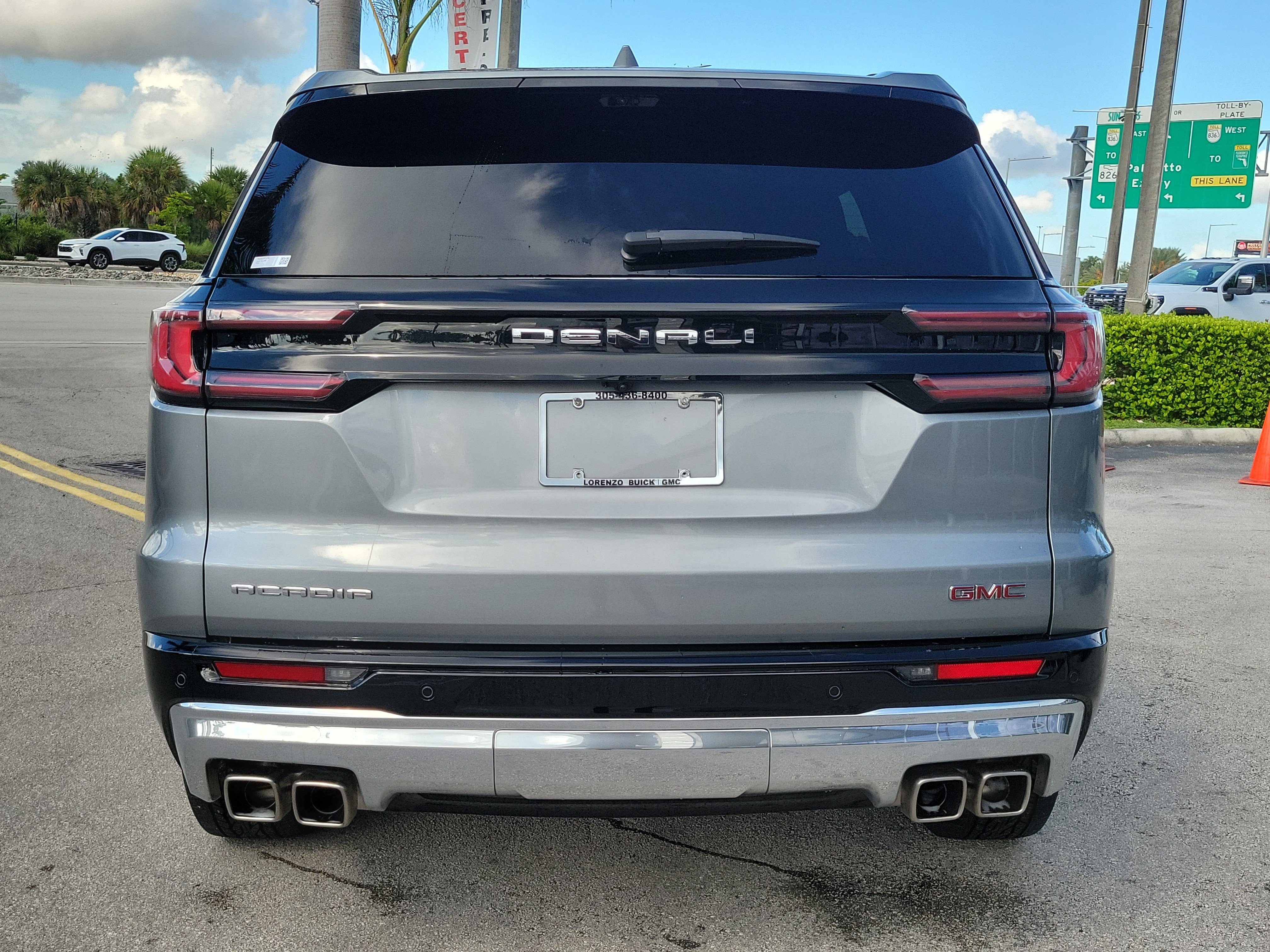 Used 2025 GMC Acadia Denali w/ Super Cruise Package FWD image 6
