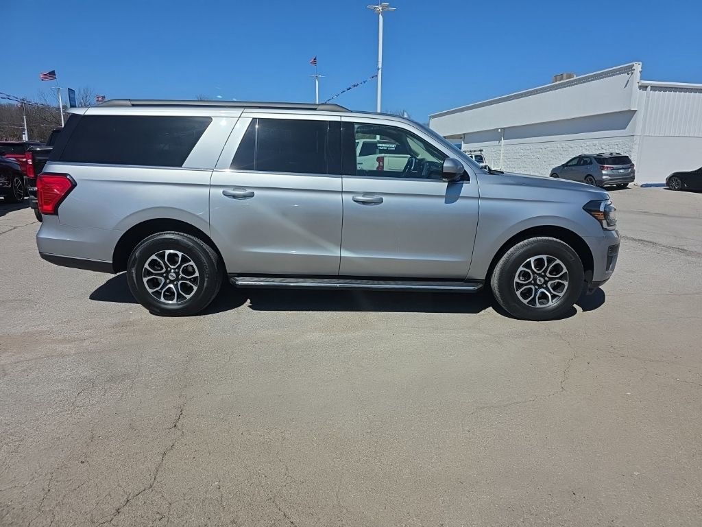 Used 2023 Ford Expedition Max XLT image 4