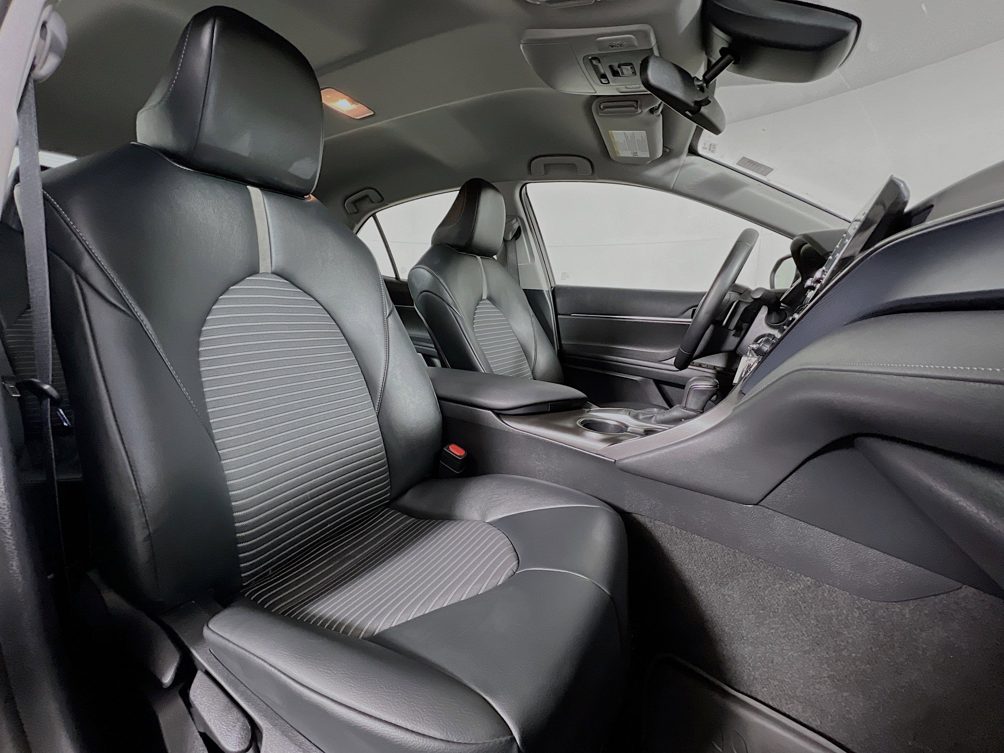 Used 2024 Toyota Camry SE image 23