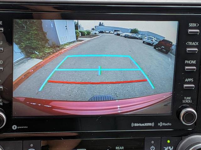 Used 2021 Toyota Highlander XLE AWD/4WD image 12