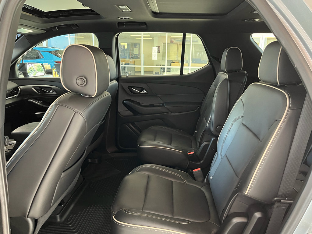 Used 2023 Chevrolet Traverse Premier w/ Redline Edition image 15