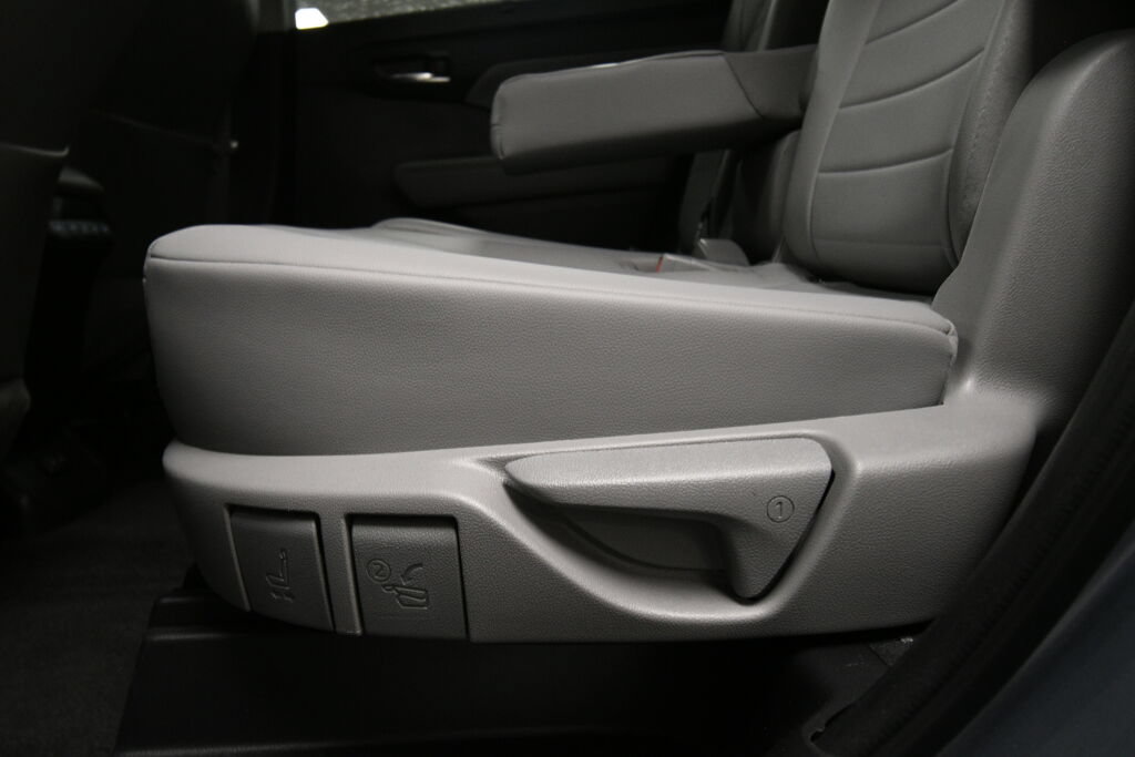 Used 2023 Toyota Highlander XLE AWD/4WD image 21