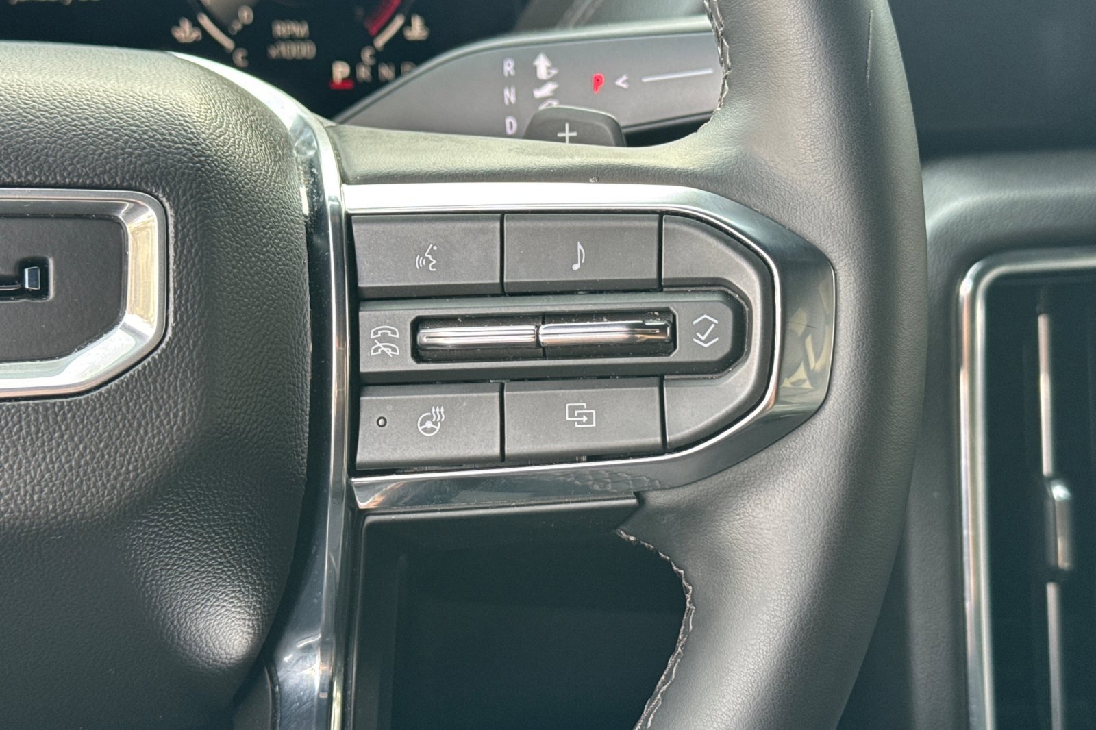 Used 2025 GMC Yukon Denali image 36