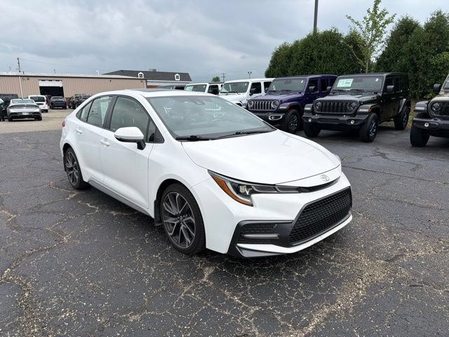 Used 2022 Toyota Corolla SE w/ SE Premium Package FWD image 2