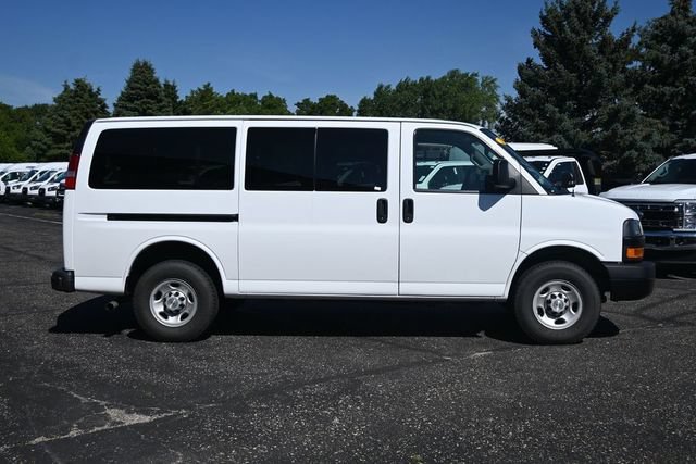 Used 2023 Chevrolet Express 3500 LS RWD image 3