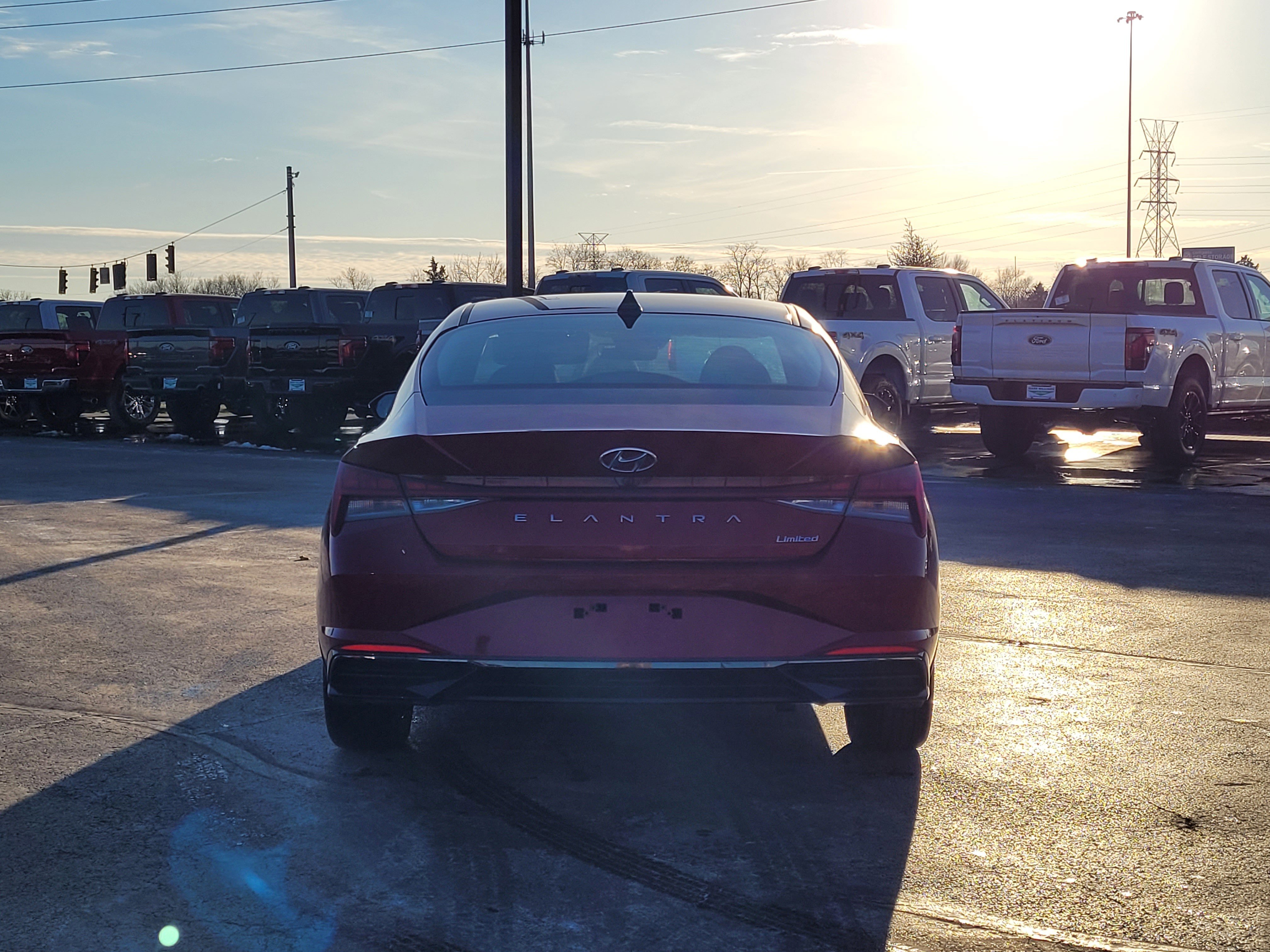 Used 2023 Hyundai Elantra Limited image 5