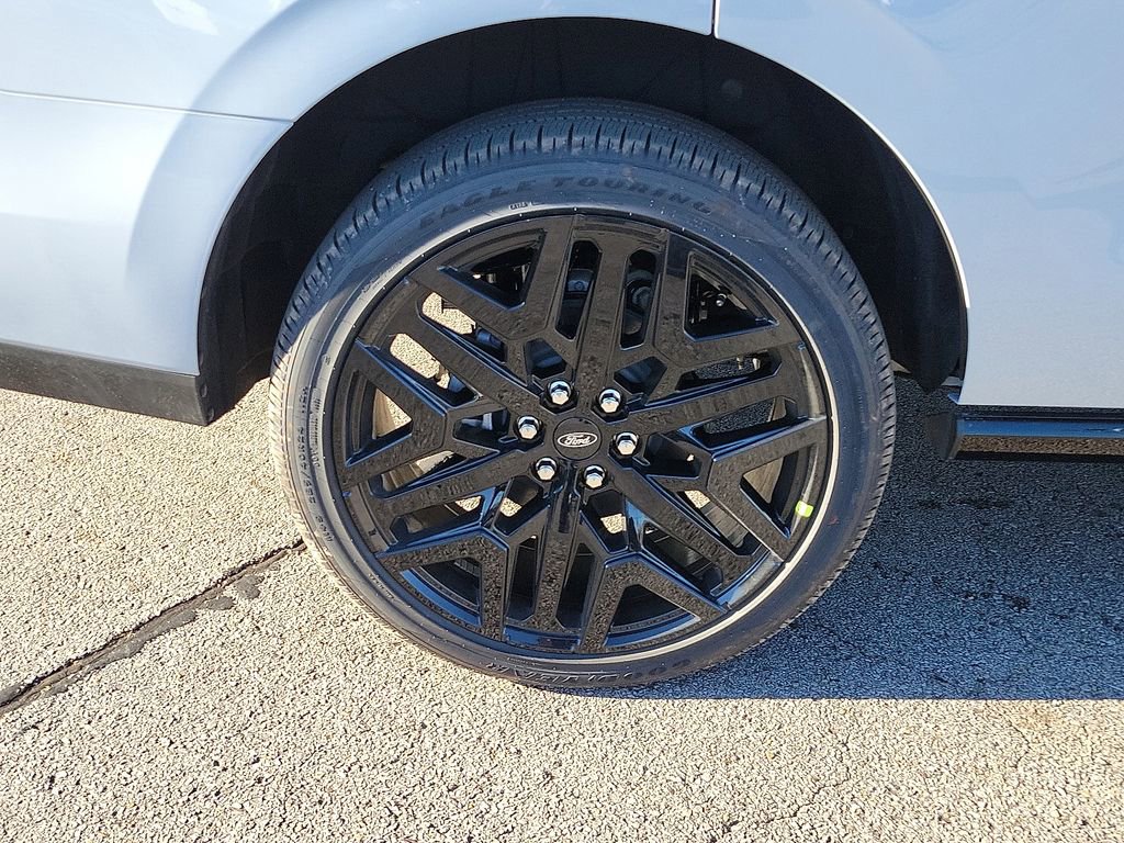 New 2026 Ford Expedition Platinum w/ Stealth Performance Package image 7