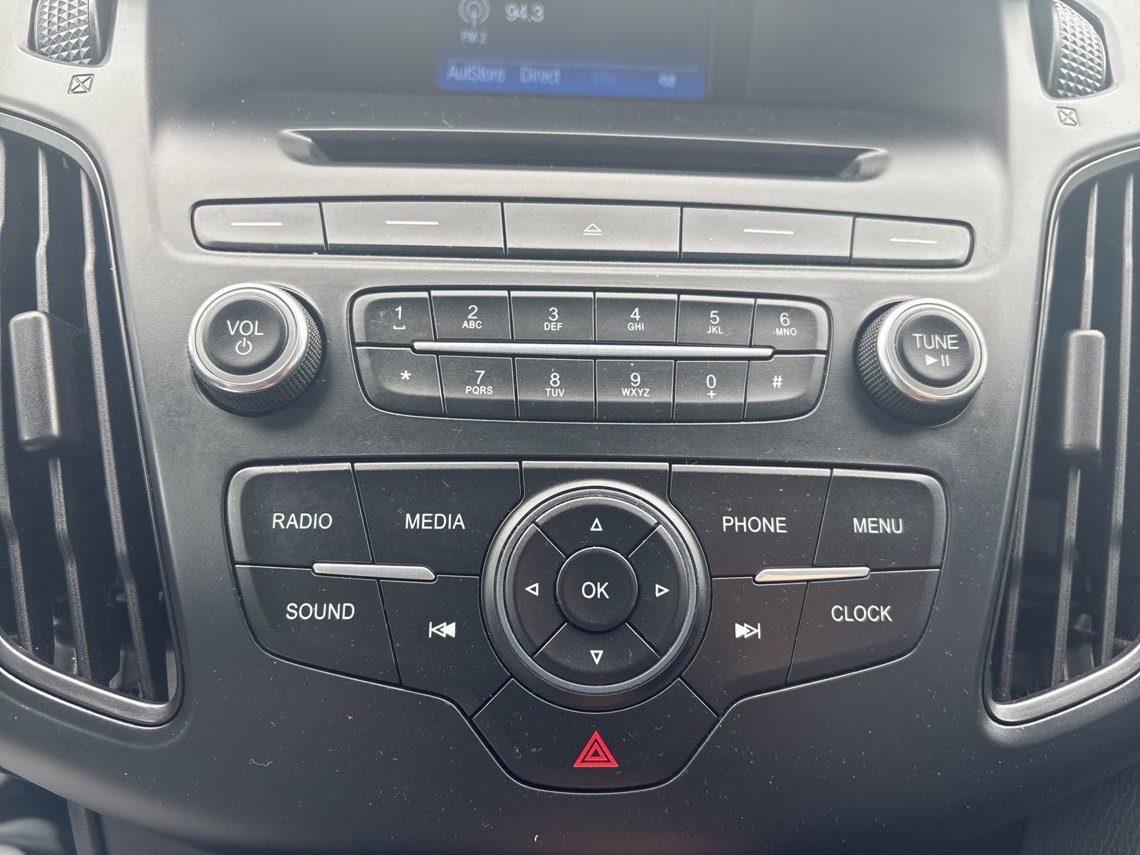 Used 2015 Ford Focus SE FWD image 23