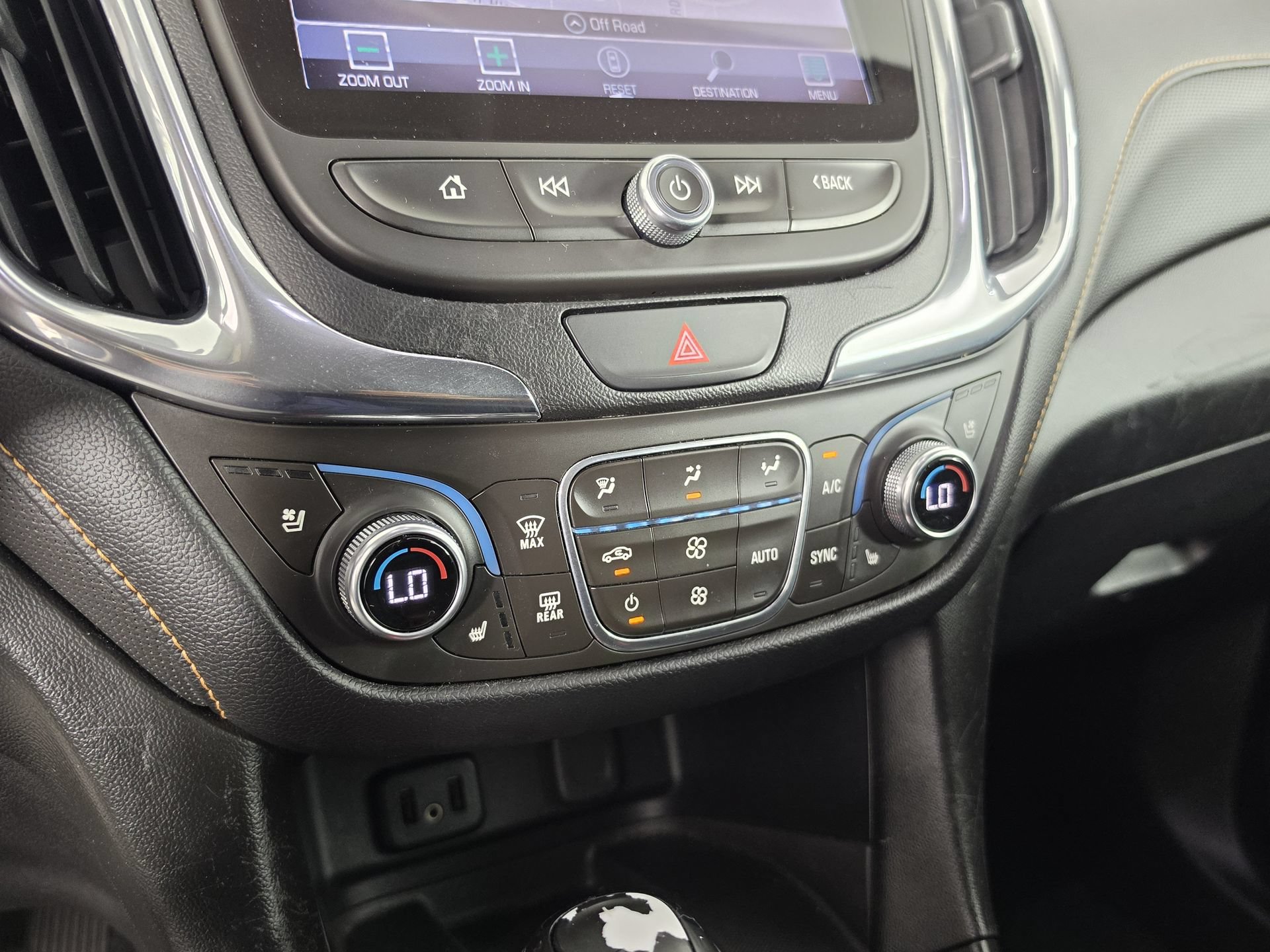 Used 2018 Chevrolet Equinox Premier FWD image 30