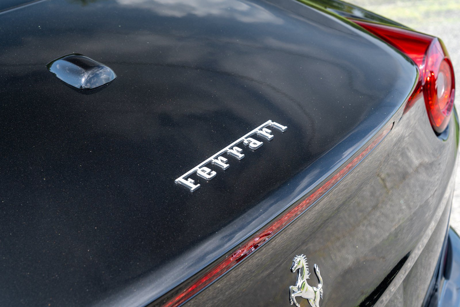 Used 2018 Ferrari California T RWD image 15