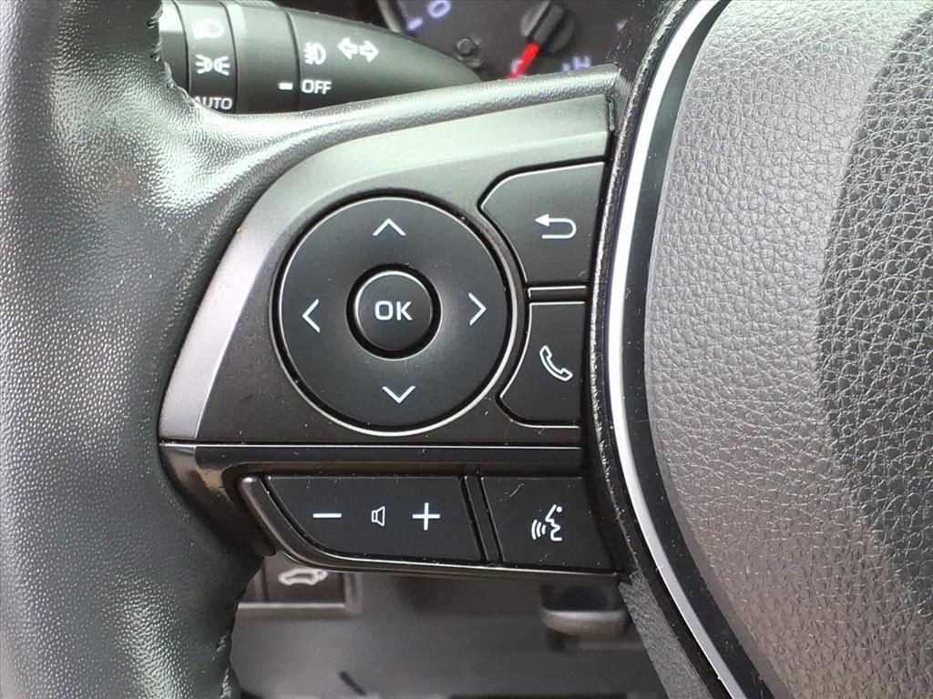 Used 2021 Toyota RAV4 XLE w/ Convenience Package image 28