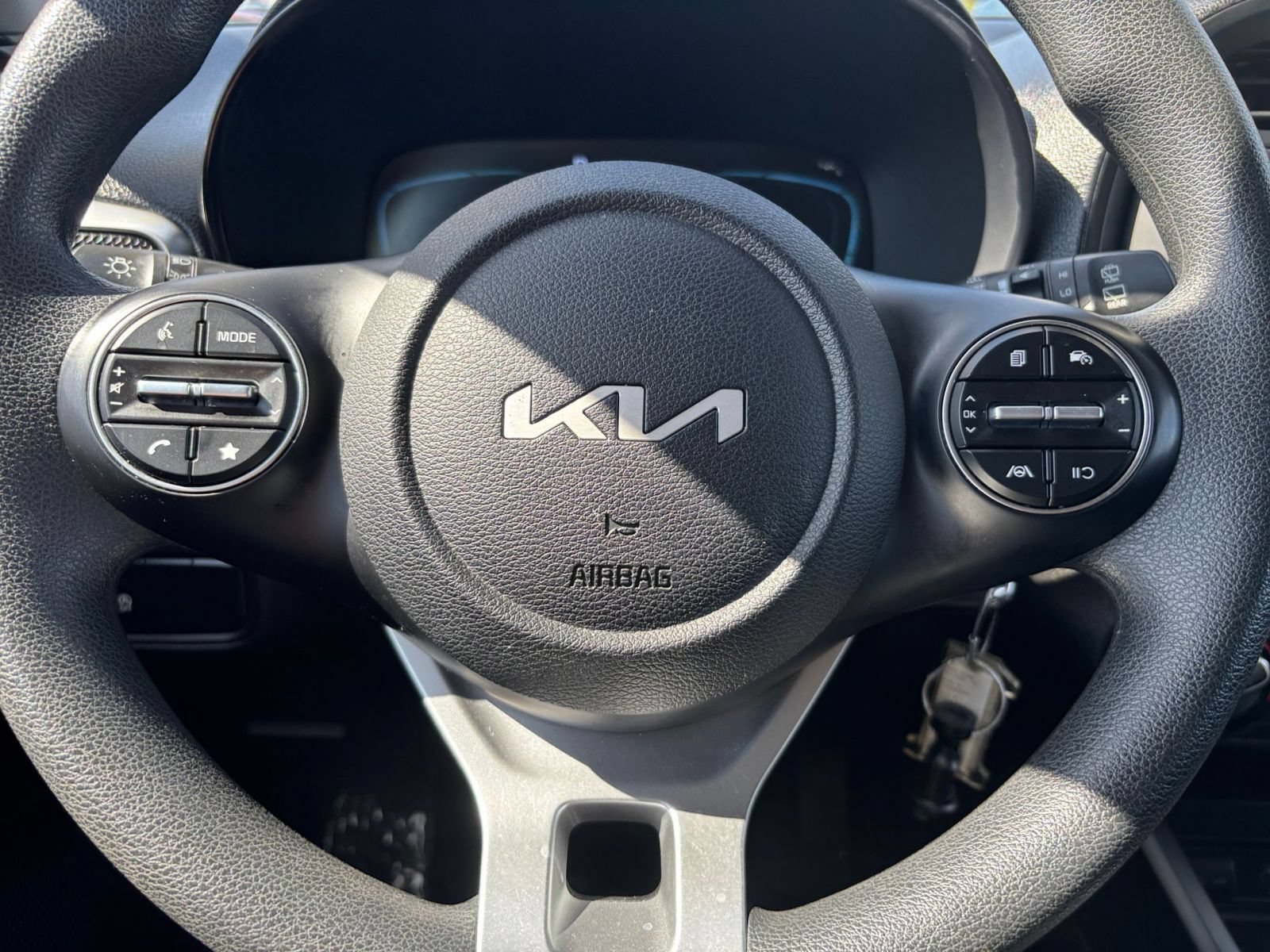 Used 2025 Kia Soul LX w/ LX Technology Package FWD image 28