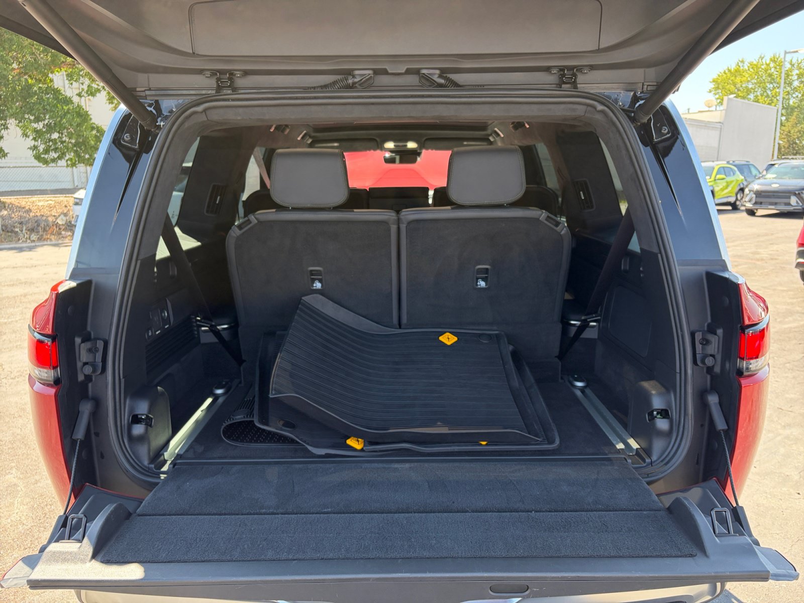 Used 2024 Rivian R1S Adventure AWD/4WD image 30