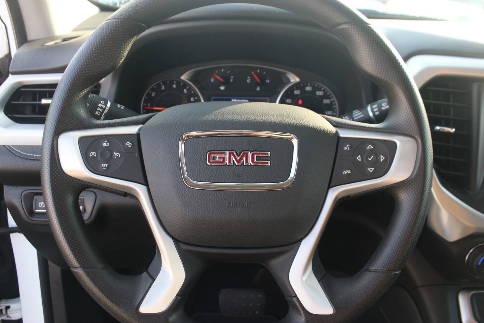 Used 2021 GMC Acadia SLE w/ Driver Convenience Package FWD image 18