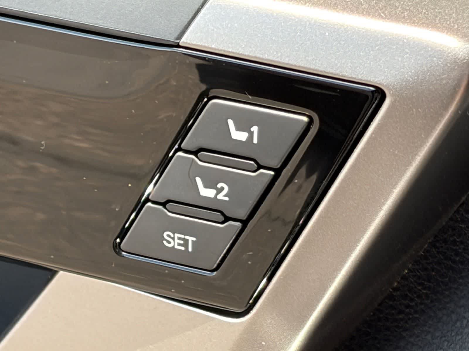 Used 2026 Toyota Tundra Limited AWD/4WD image 14