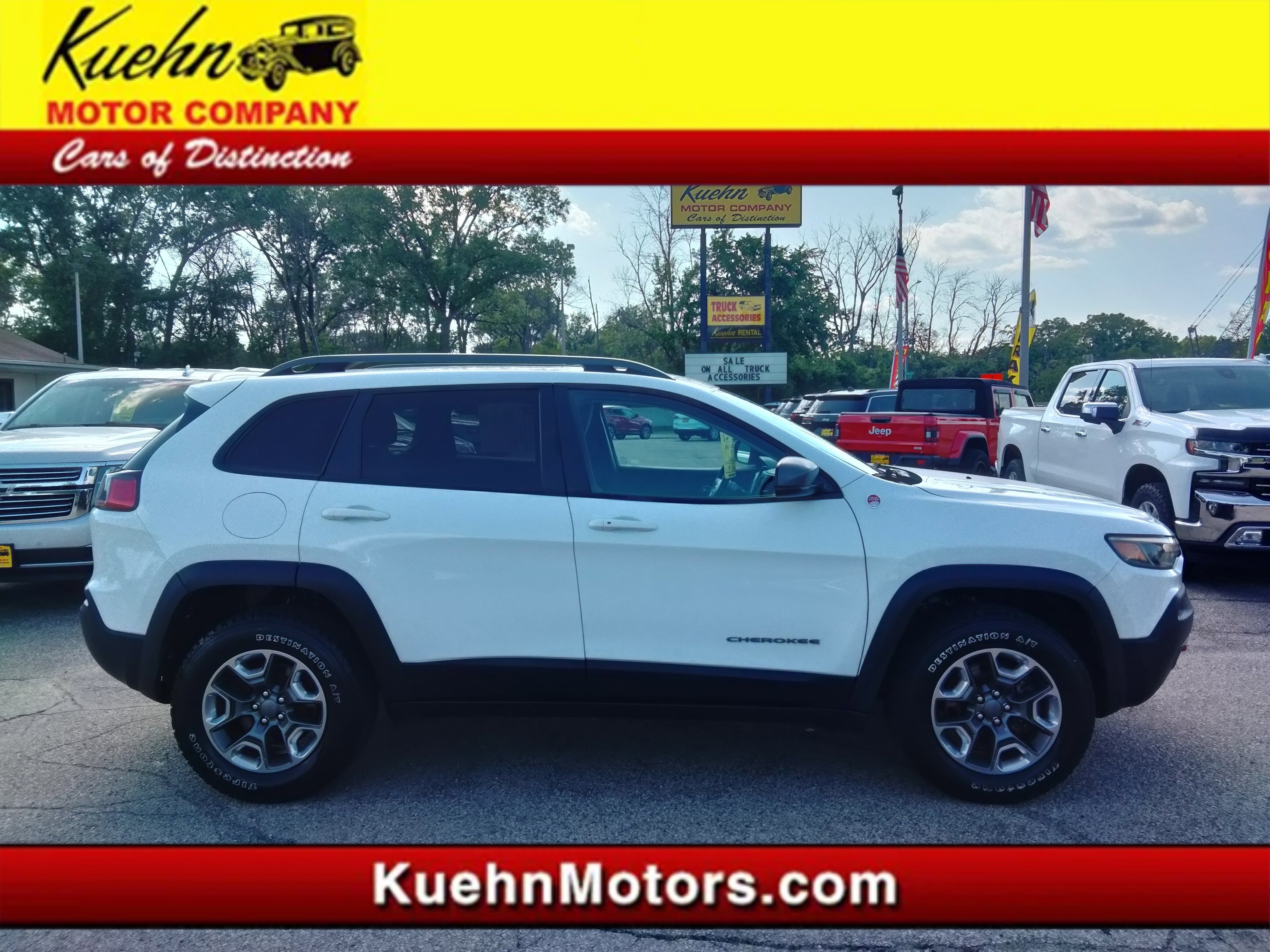 Used 2019 Jeep Cherokee Trailhawk w/ Cold Weather Group image 1
