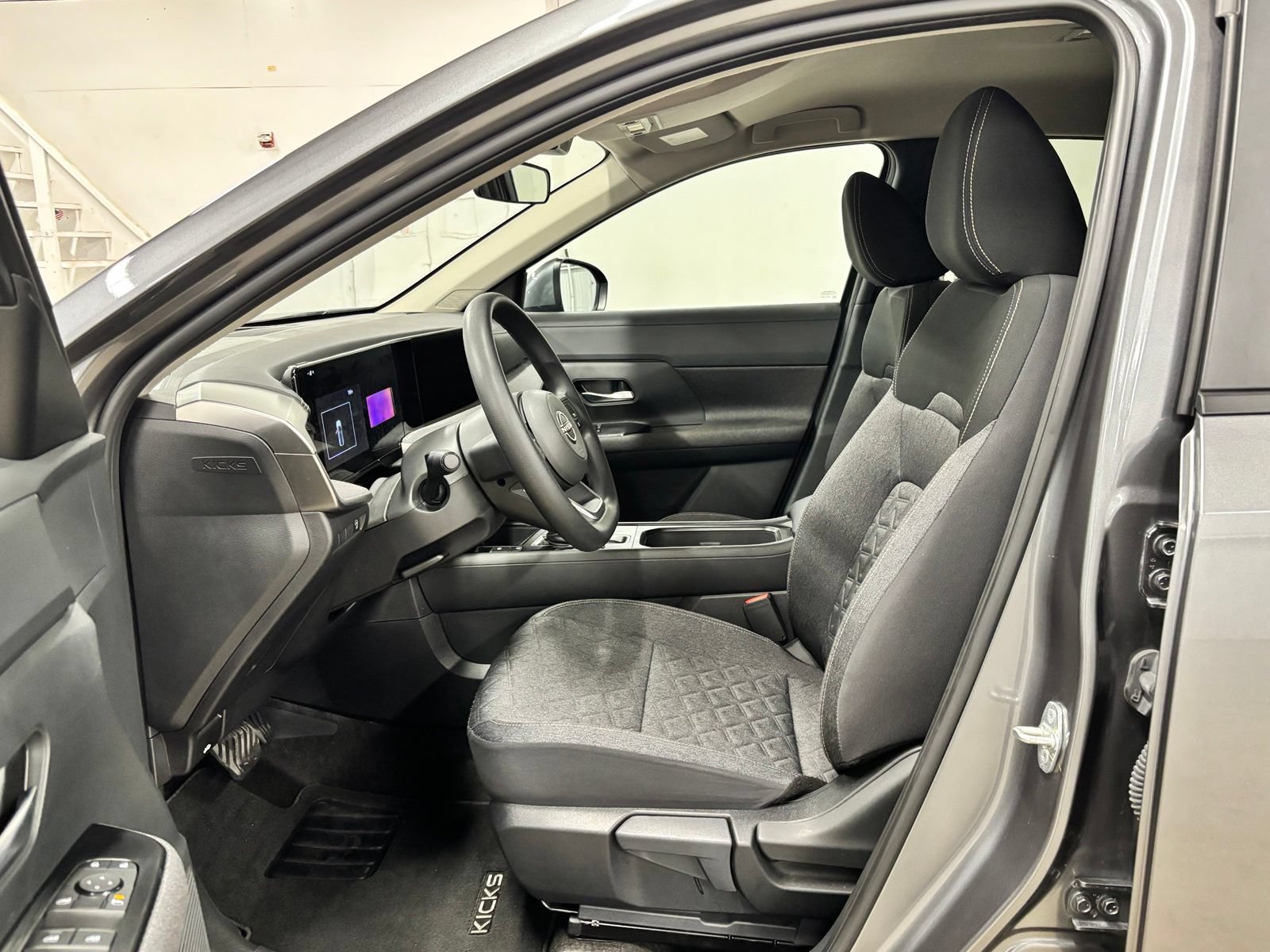 Used 2025 Nissan Kicks SV FWD image 16