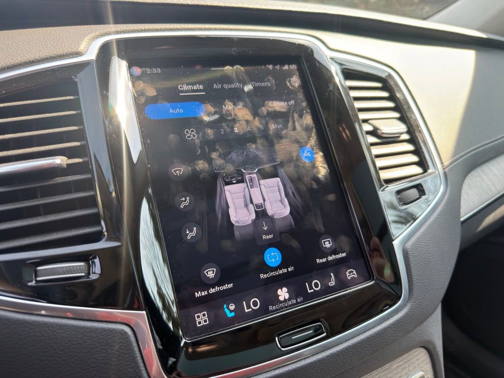 Used 2024 Volvo XC90 T8 Ultimate w/ Lounge Package image 27