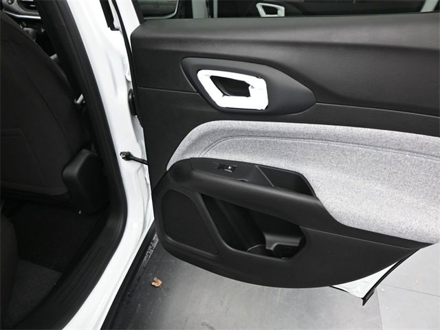 Used 2025 Jeep Compass Sport image 14