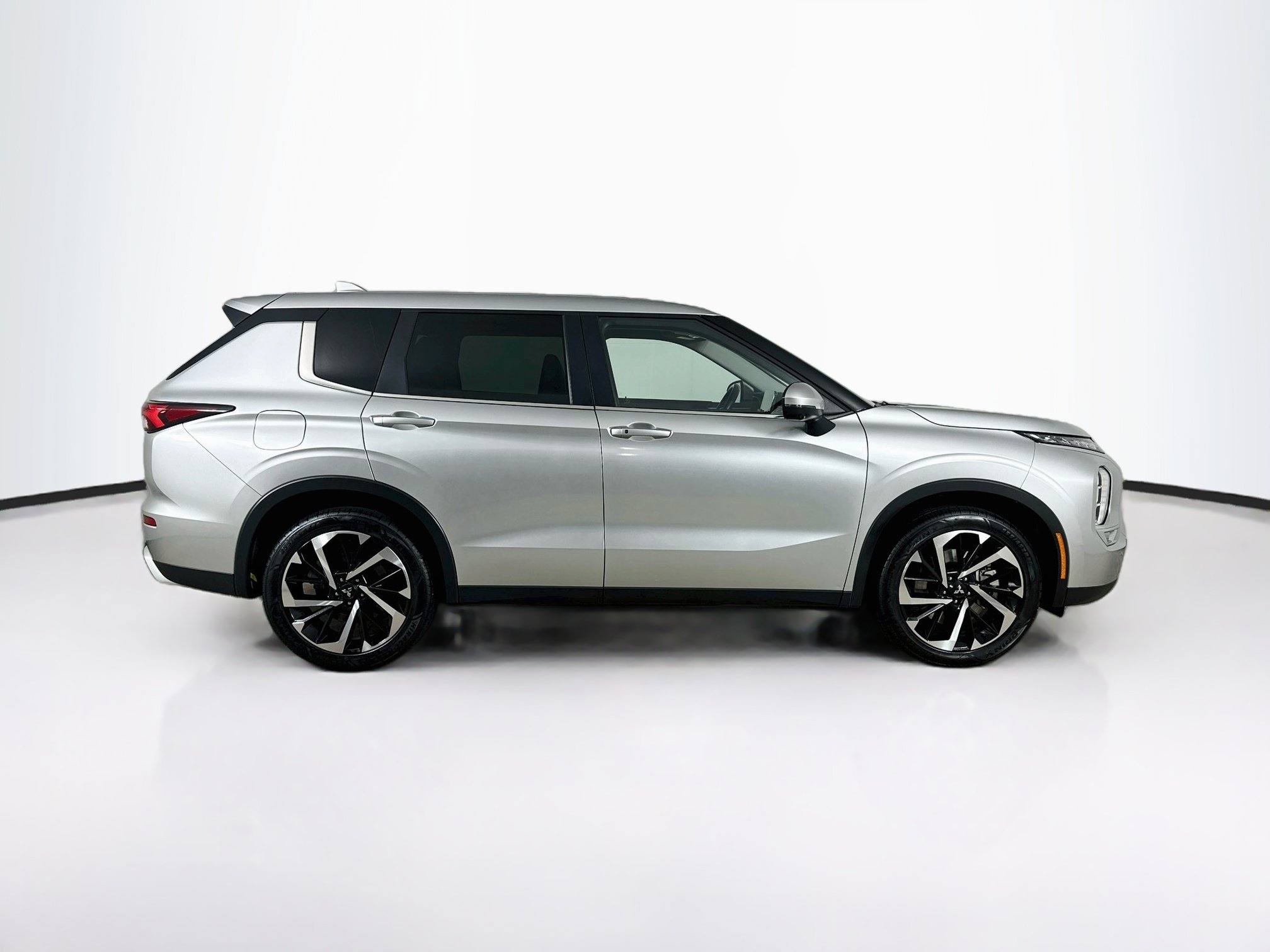 Used 2024 Mitsubishi Outlander SE FWD image 10