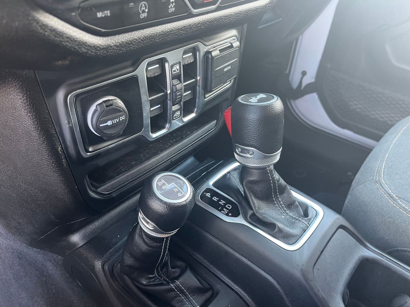 Used 2025 Jeep Wrangler Unlimited Sport AWD/4WD image 40