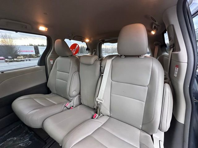 Used 2017 Toyota Sienna XLE Premium image 11