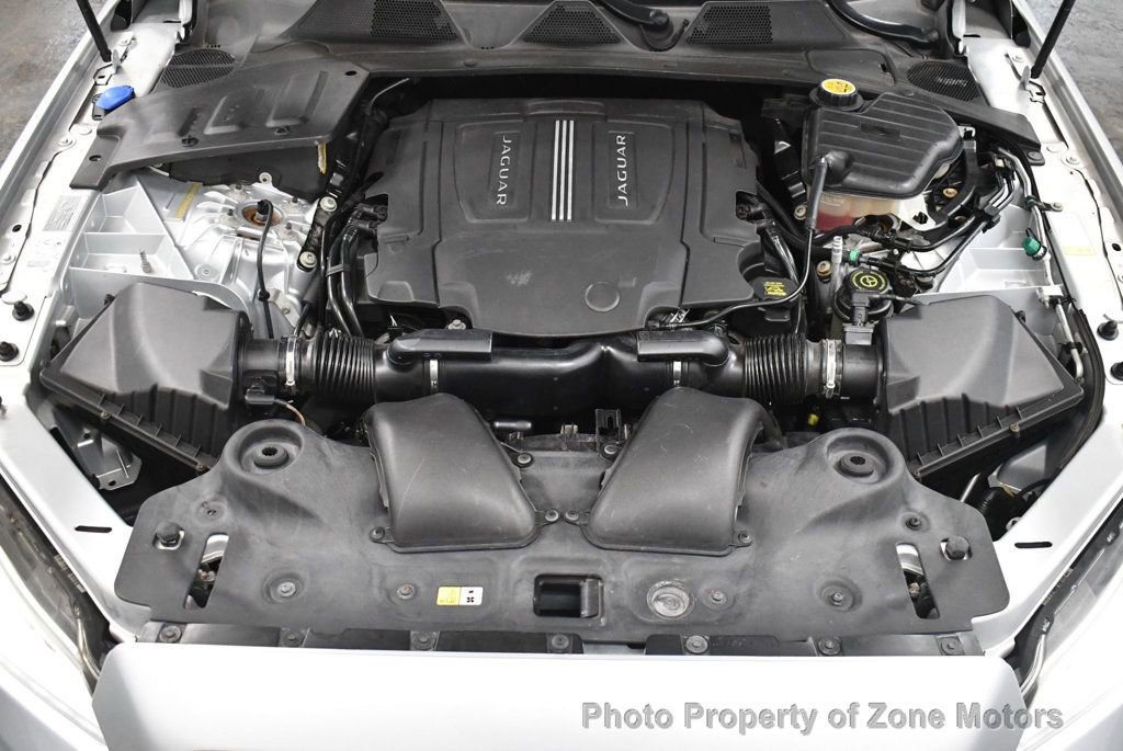 Used 2015 Jaguar XJ image 60
