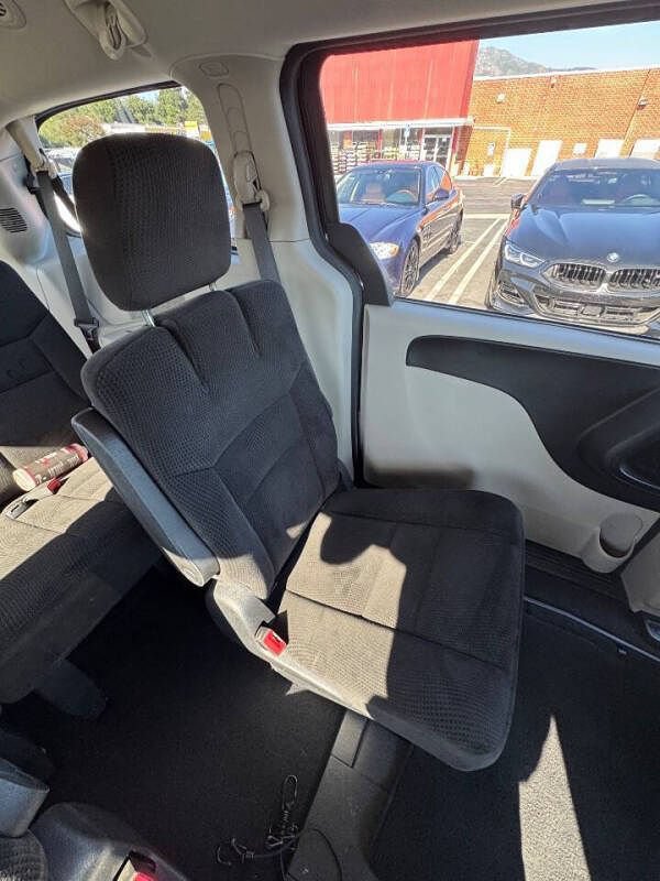 Used 2016 Dodge Grand Caravan SE w/ Quick Order Package 29E SE FWD image 18