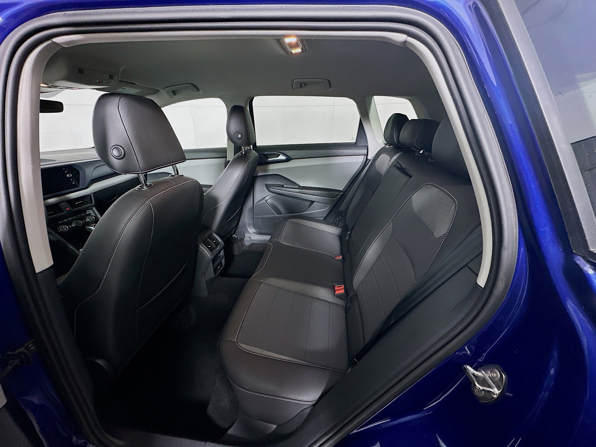 Used 2024 Volkswagen Taos SE image 29