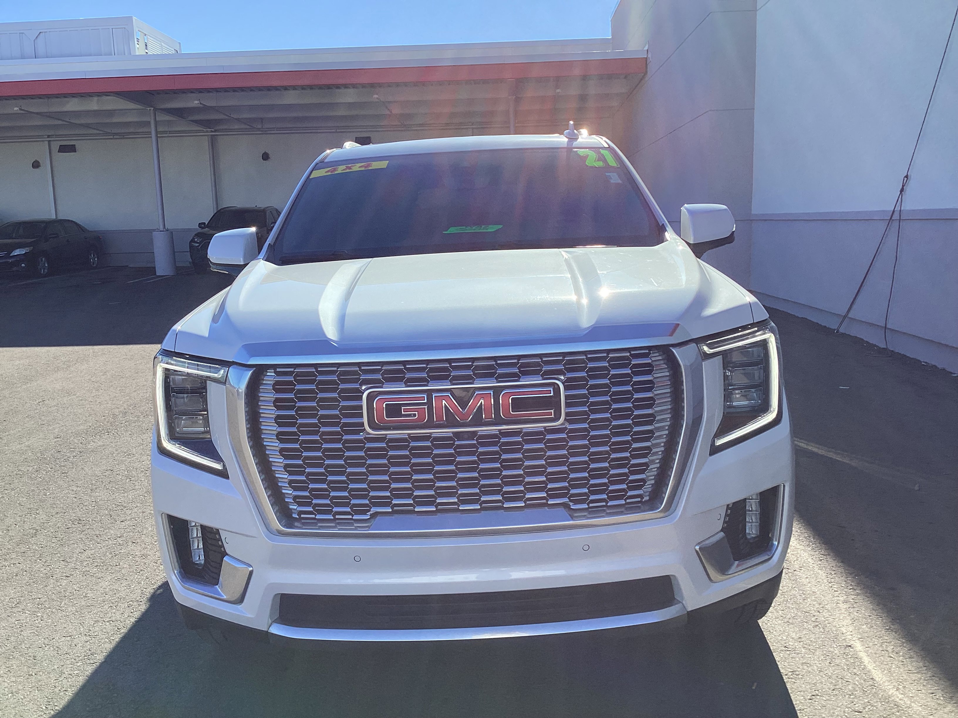 Used 2021 GMC Yukon XL Denali w/ Denali Premium Package image 3