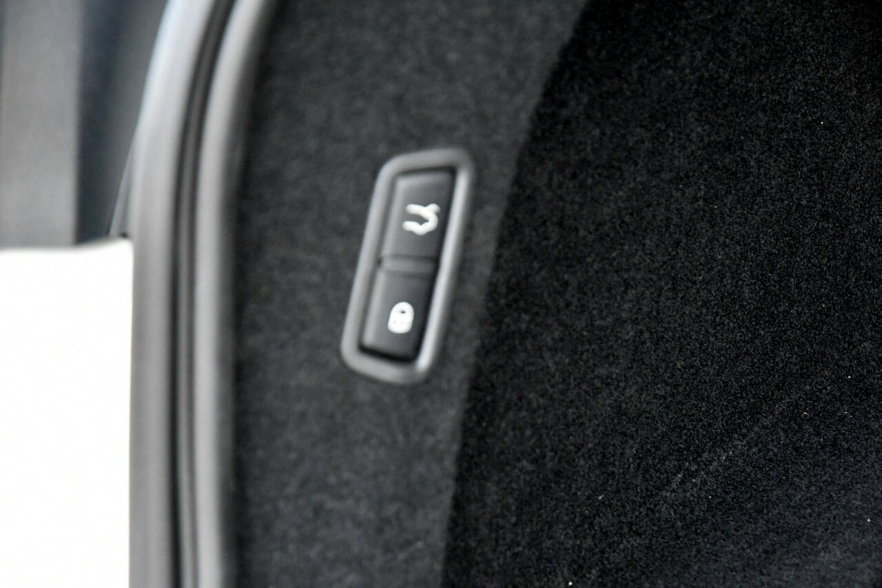 Used 2023 Maserati Levante Modena image 8