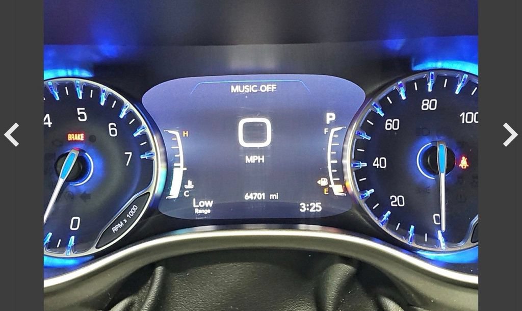 Used 2023 Chrysler Pacifica Touring-L FWD image 13
