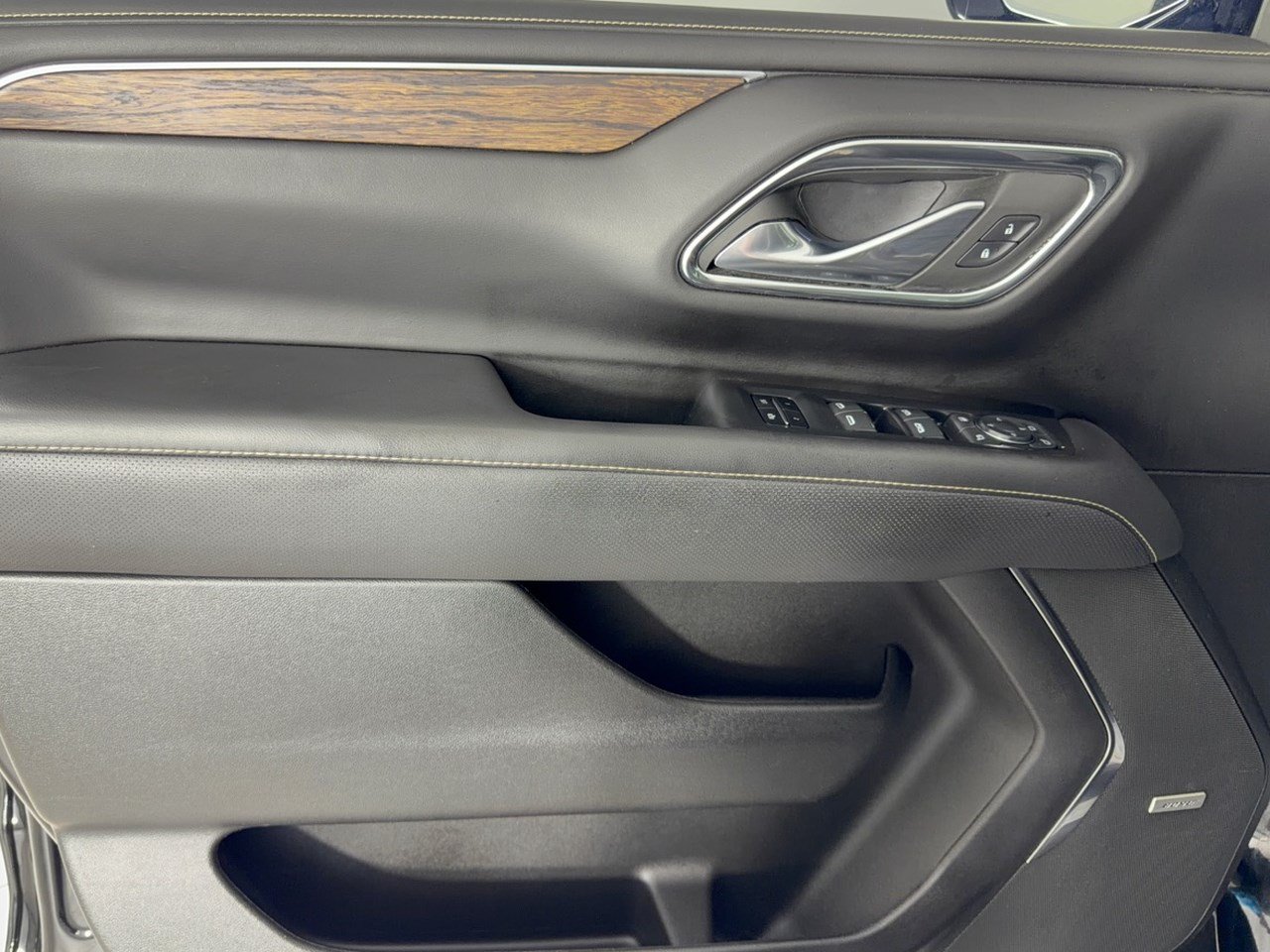 Used 2023 Chevrolet Tahoe Premier AWD/4WD image 14