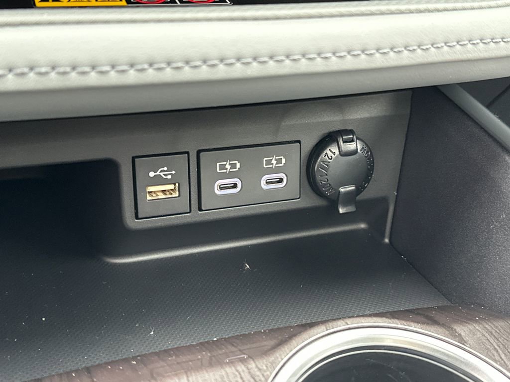 New 2026 Toyota Highlander Platinum image 34