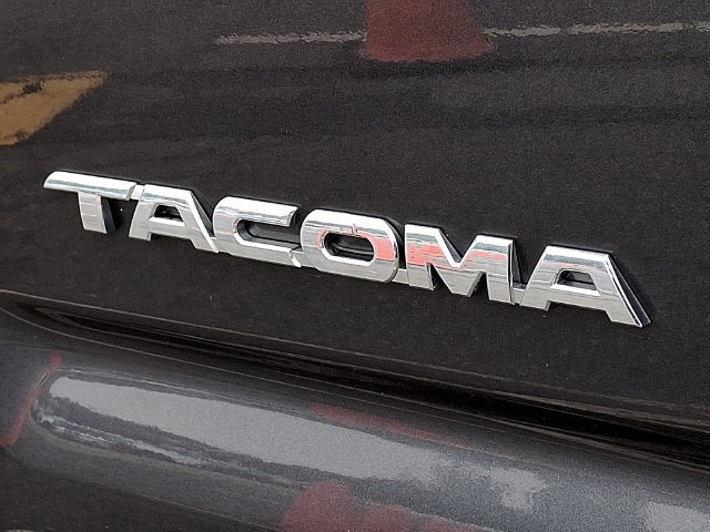 Used 2011 Toyota Tacoma 4x4 Access Cab V6 w/ TRD Off-Road Pkg image 18