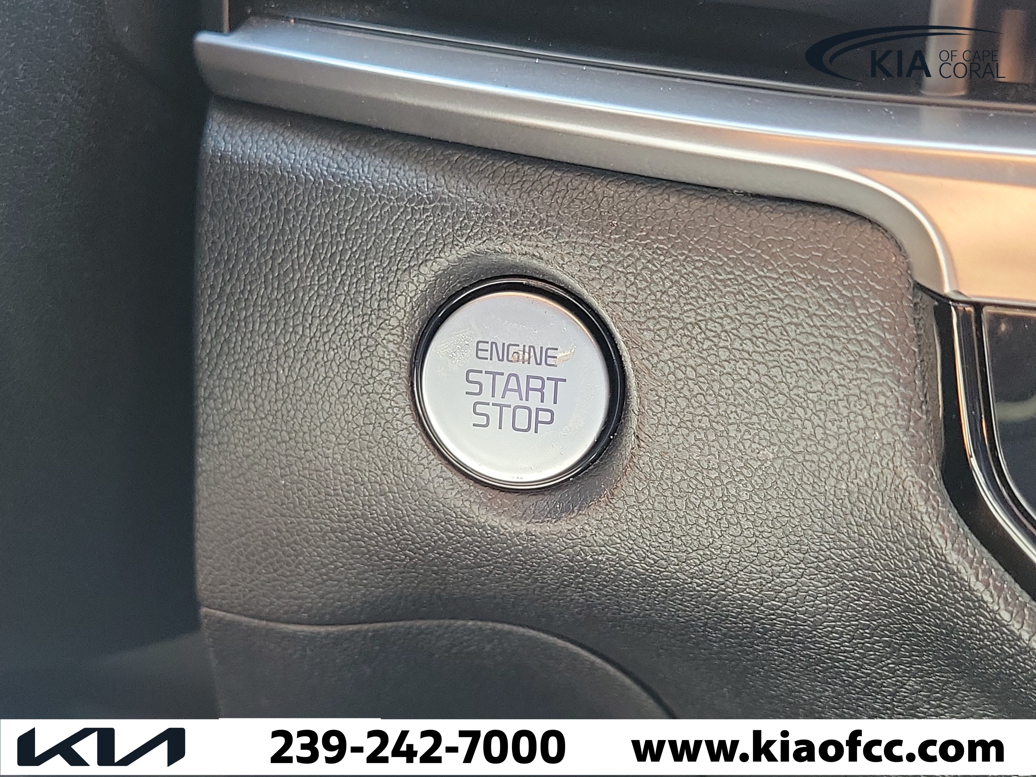 Certified 2025 Kia Sorento LX FWD image 30