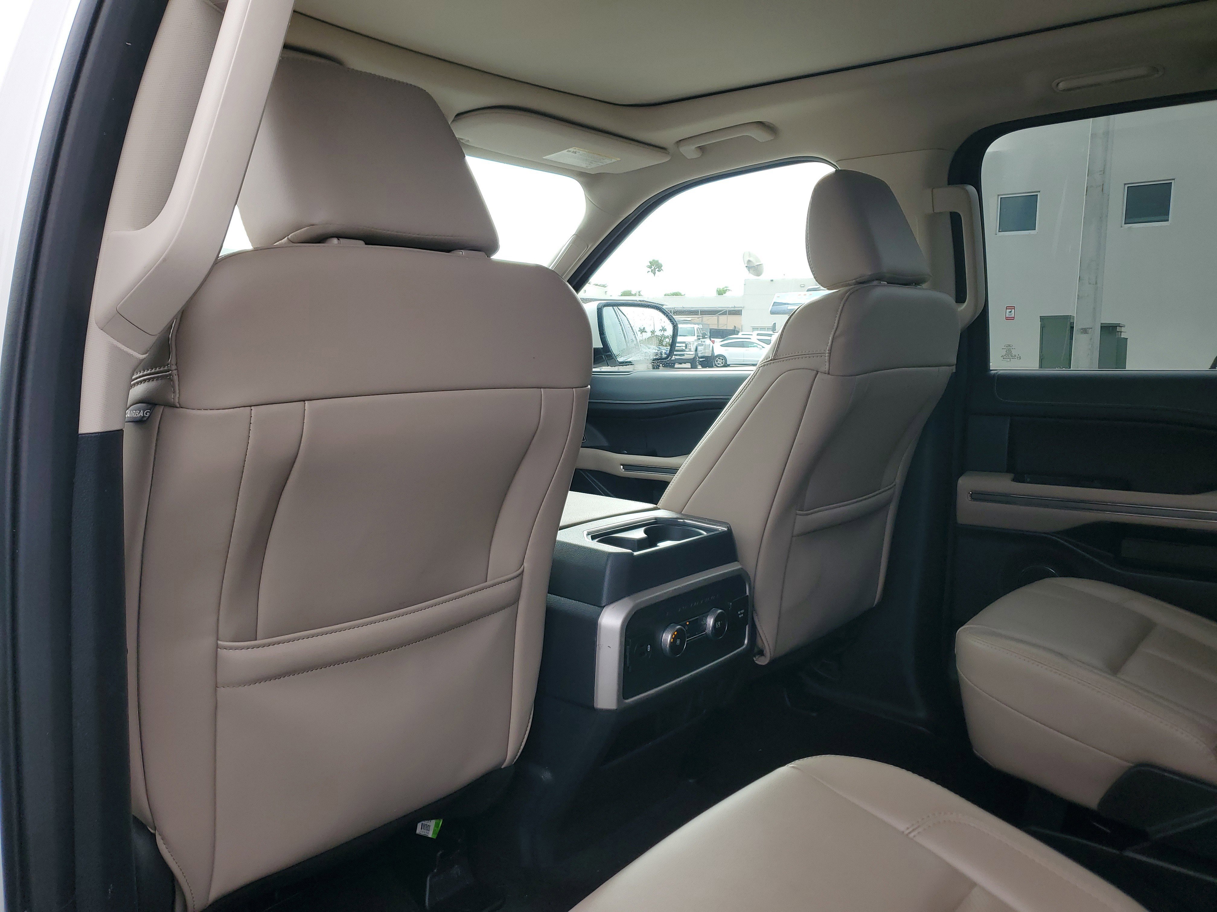 Used 2022 Ford Expedition XLT image 14