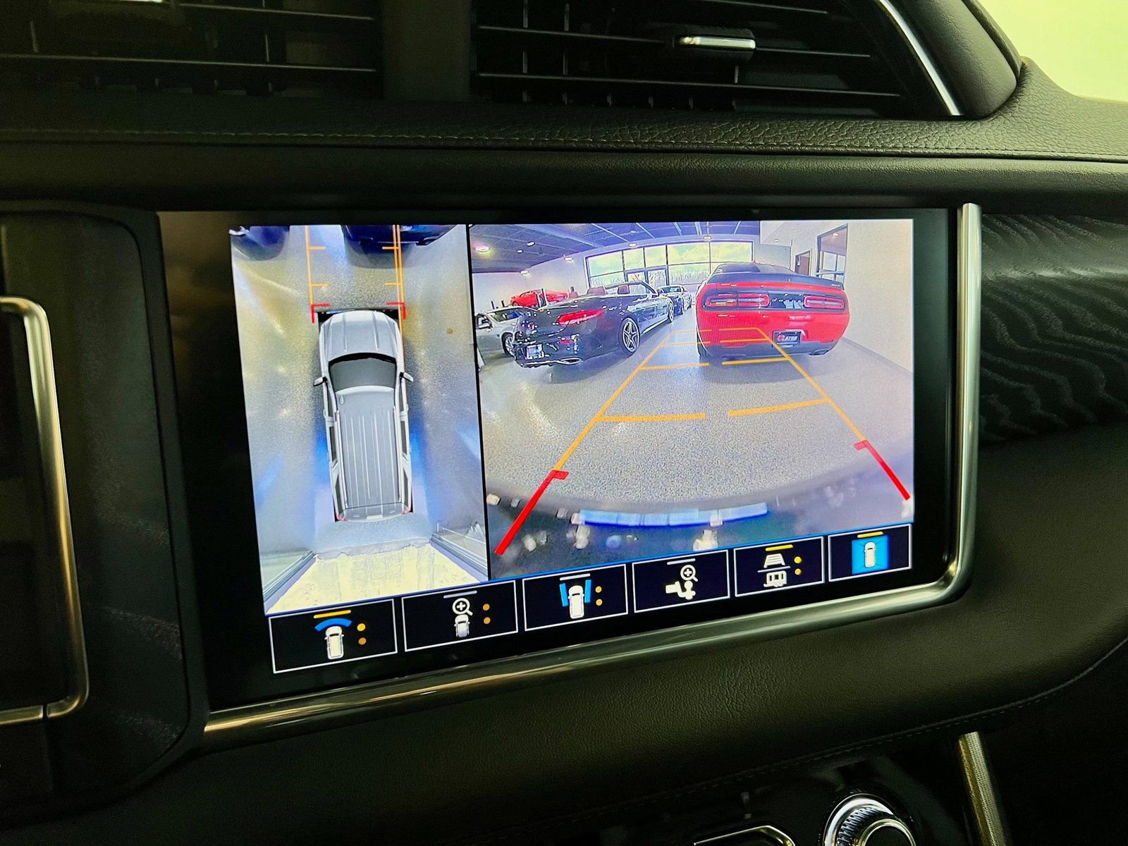 Used 2021 GMC Yukon Denali w/ Denali Premium Package image 27