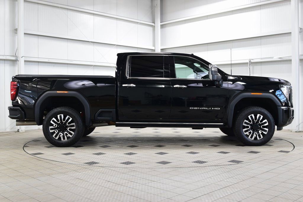 Used 2024 GMC Sierra 3500 Denali Ultimate image 9