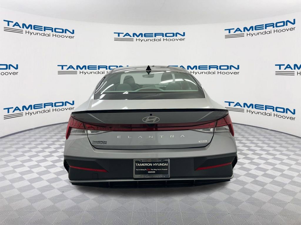 Used 2025 Hyundai Elantra SEL FWD image 4