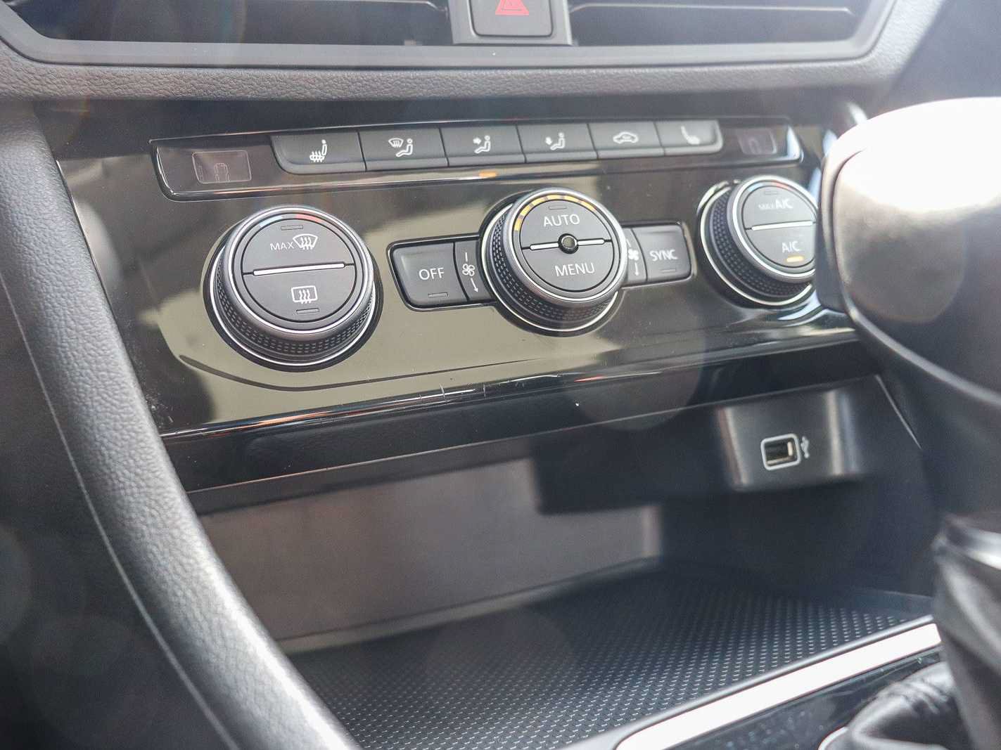 Used 2019 Volkswagen Jetta SE FWD image 23