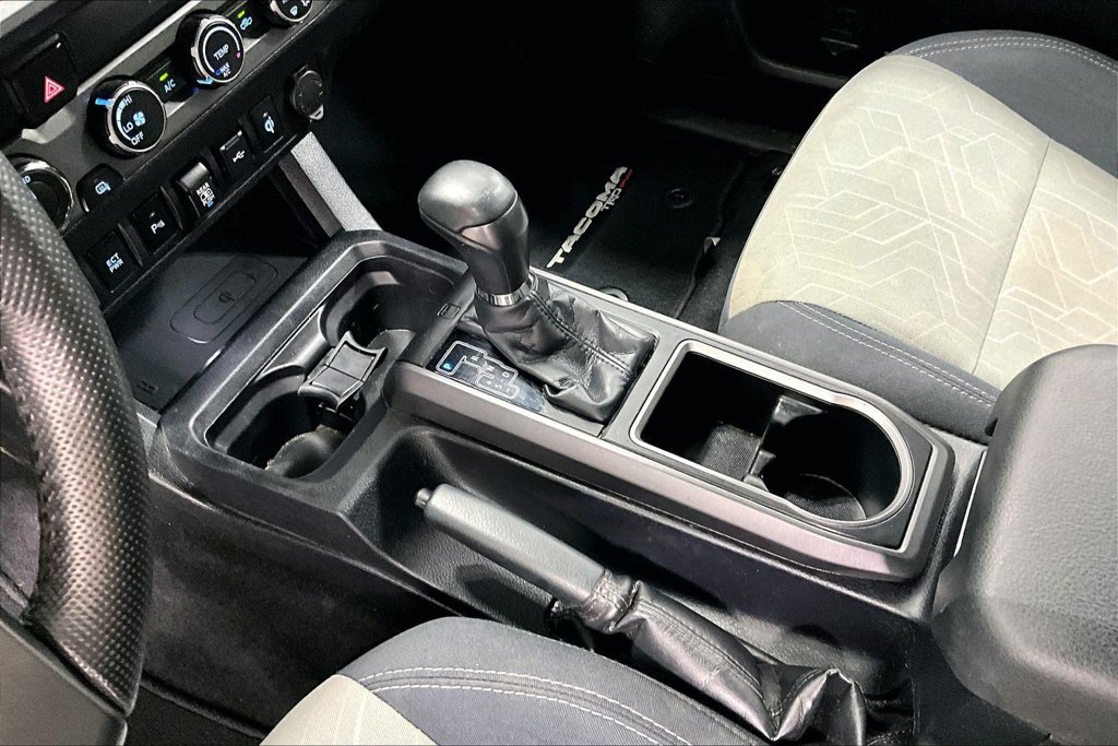 Used 2020 Toyota Tacoma TRD Sport w/ Technology Package AWD/4WD image 16