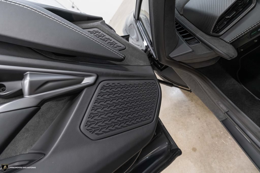 Used 2026 Lamborghini Revuelto AWD/4WD image 32