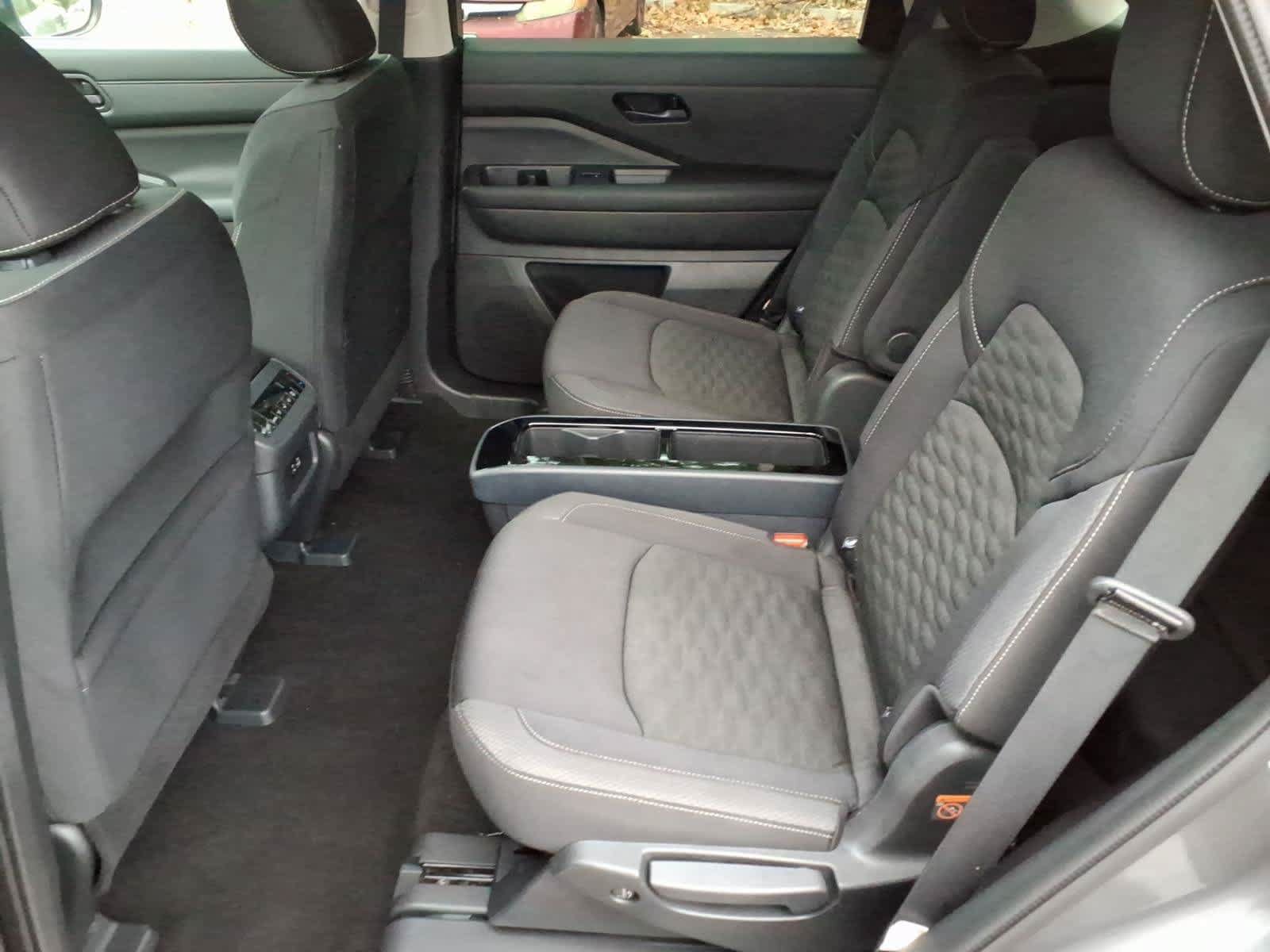 Used 2024 Nissan Pathfinder SV w/ SV Premium Package FWD image 9