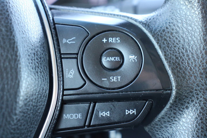 Used 2020 Toyota Camry LE image 24