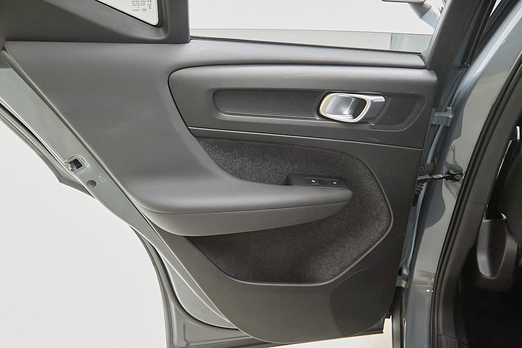 Certified 2023 Volvo XC40 Recharge Ultimate image 20