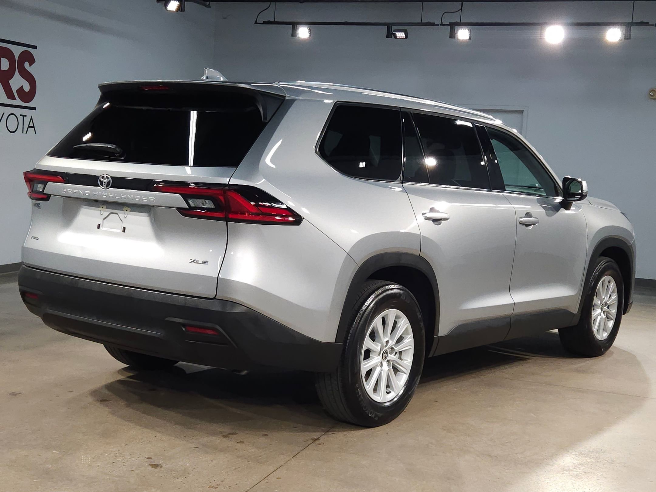 Used 2025 Toyota Grand Highlander AWD image 7