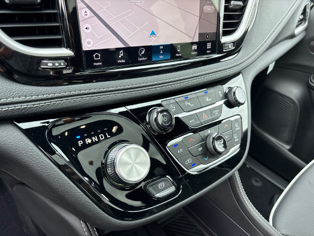 New 2027 Chrysler Pacifica Limited AWD/4WD image 26