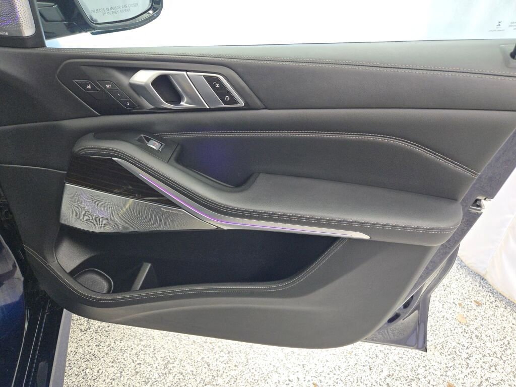 Used 2024 BMW X7 M60i w/ Executive Package image 5