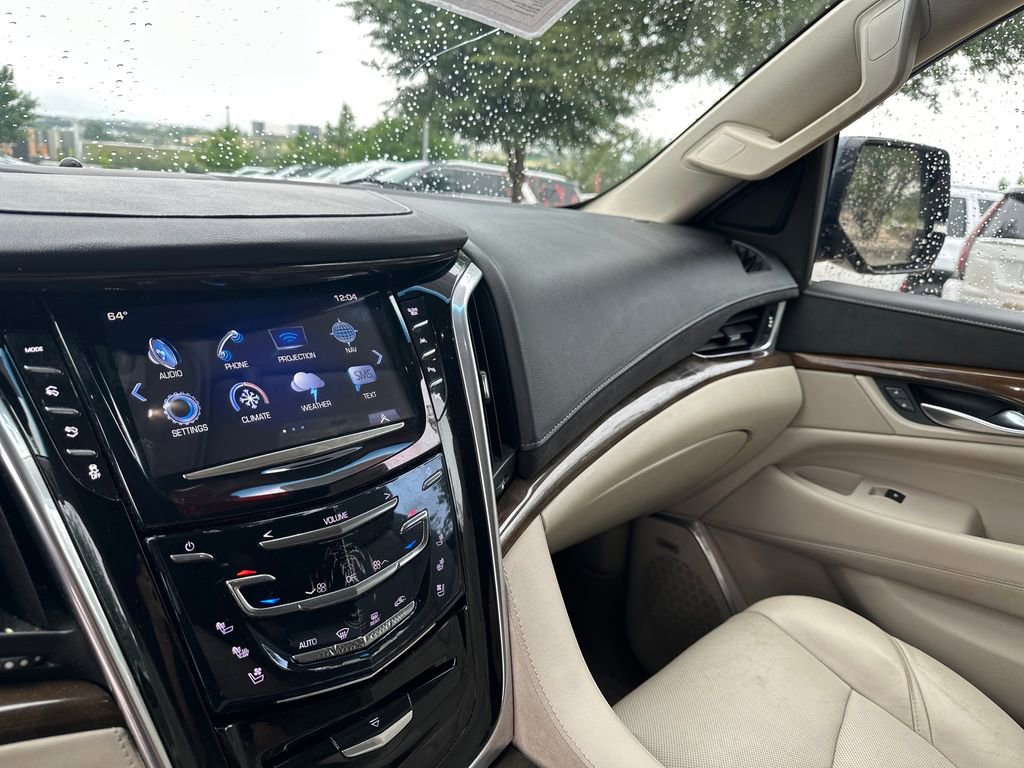 Used 2020 Cadillac Escalade ESV Luxury RWD image 25
